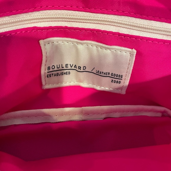 EUC Boulevard Leather Goods wristlet,hot pink nylon bag, w/leather strap, - Picture 6 of 11